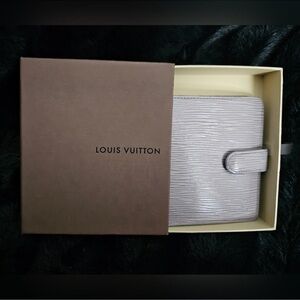 LV Epi Bifold Wallet in Lavender EUC